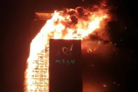 [Video] Lửa bao trùm tòa nhà 33 tầng ở Hàn Quốc giữa đêm