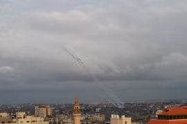 Rocket được bắn từ dải Gaza về phía Israel ngày 24/2/2020. (Ảnh: THX/TTXVN)