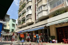 [Photo] TP. HCM phong tỏa một chung cư vì có ca nghi mắc COVID-19