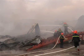 Hà Nội: Cháy khu xưởng kết hợp nhà ở tại cụm công nghiệp Bình Phú