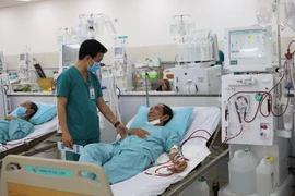Bệnh viện Đa khoa Hồng Hưng (Tây Ninh) trang bị các thiết bị lọc thận nhân tạo hiện đại thu hút nhiều bệnh nhân đến điều trị. (Ảnh: Lê Đức Hoảnh/TTXVN)
