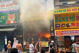 TP. HCM kịp thời giải cứu 7 người bị mắc kẹt trong vụ cháy nhà