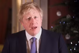 Thủ tướng Anh Boris Johnson phát biểu tại London. (Ảnh: AFP/TTXVN)