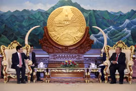 Tổng Bí thư, Chủ tịch nước Lào Bounnhang Vorachith tiếp Phó Thủ tướng, Bộ trưởng Ngoại giao Phạm Bình Minh. (Ảnh: Phạm Kiên/TTXVN)
