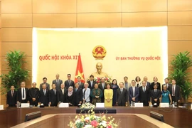 Phó Chủ tịch Thường trực Quốc hội Tòng Thị Phóng, Trưởng Ban Tổ chức AIPA 41 với các đại sứ, đại diện đại sứ quán các nước tại buổi tiếp. (Ảnh: Văn Điệp/TTXVN)