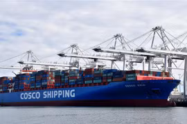 Hàng hóa Trung Quốc tại cảng Long Beach, bang California, Mỹ. (Ảnh: THX/TTXVN)