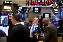 Trong ảnh: Giao dịch viên tại thị trường chứng khoán New York, Mỹ ngày 12/3/2020. (Ảnh: THX/TTXVN)