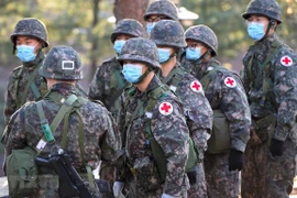 Binh sỹ Hàn Quốc tham gia một buổi diễn tập quân sự tại Goyang, Tây Bắc Seoul. (Ảnh: AFP/TTXVN)