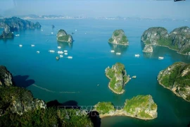 [Video] Giảm 50% phí tham quan lưu trú trên Vịnh Hạ Long từ 10/7