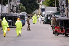 Một chốt kiểm dịch y tế nhằm ngăn chặn sự lây lan của COVID-19 tại Colombo, Sri Lanka, ngày 22/4/2020. (Ảnh: THX/TTXVN)
