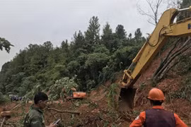 [Video] Tim thấy thi thể đầu tiên trong vụ sạt lở đất tại Quảng Trị 