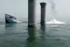 Chìm tàu chở hàng Iran, nhiều người thiệt mạng và mất tích