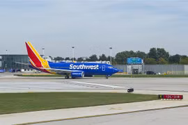 Máy bay của hãng hàng không Southwest Airlines tại sân bay Midway, Chicago, Mỹ. (Ảnh: AFP/TTXVN)