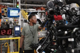 Công nhân làm việc trong một nhà máy của Ford ở Chicago. (Nguồn: Getty Images)