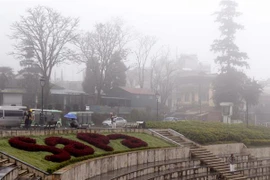 Sương mù phủ trắng một điểm du lịch tại Sa Pa. (Ảnh: Quốc Khánh/TTXVN)