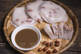 Bánh đúc chấm tương - món ăn bình dị suốt bao đời của người Hà Nội