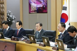 Tổng thống Hàn Quốc Moon Jae-in (giữa) phát biểu tại cuộc họp nội các ở Sejong ngày 21/1/2020. (Ảnh: Yonhap/TTXVN)