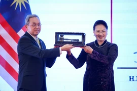 Chủ tịch Quốc hội Nguyễn Thị Kim Ngân, Chủ tịch AIPA 41 chuyển giao chức Chủ tịch AIPA 2021, nước sẽ tổ chức AIPA 42 cho Brunei. (Ảnh: Dương Giang/TTXVN)