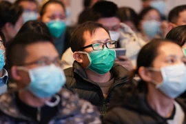 Nhân viên y tế từ thành phố Thượng Hải tham dự khóa đào tạo về dịch bệnh phổi do virus corona mới gây ra tại Vũ Hán, tỉnh Hồ Bắc, Trung Quốc, ngày 25/1. (Ảnh:THX/TTXVN)