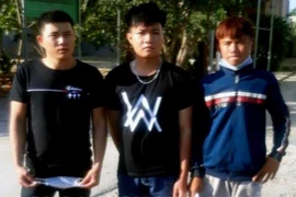 Khởi tố 2 đối tượng bắn vỡ kính nhiều xe khách trên Quốc lộ 1A