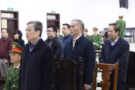Bị cáo Nguyễn Bắc Son (cựu Bộ trưởng Bộ Thông tin và Truyền thông) nghe tòa tuyên án. (Ảnh: Văn Điệp/TTXVN)