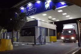 Xe chở thanh nhiên liệu UF6 rời khỏi trung tâm hạt nhân Natanz ở tỉnh Isfahan, miền Trung Iran ngày 6/11/2019. (Ảnh: AFP/TTXVN)