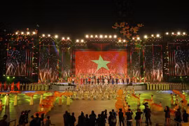 Chương trình nghệ thuật Khát vọng - Tỏa sáng chào mừng thành công Đại hội XIII của Đảng. (Ảnh: Văn Điệp/TTXVN)