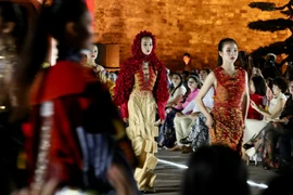 "Colombia dệt hòa bình": Thời trang ứng dụng nghệ thuật kết cườm