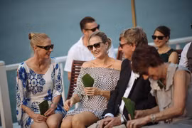 Hãy để những nụ cười quốc tế luôn thường trực trong suốt hành trình khám phá và trải nghiệm điểm đến Việt Nam. (Ảnh: PV/Vietnam+)