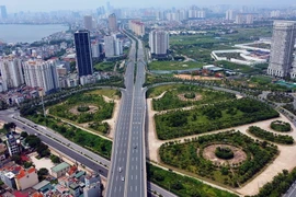 Đường Võ Chí Công nối cầu Nhật Tân với trung tâm thành phố Hà Nội. (Ảnh: Huy Hùng/TTXVN)