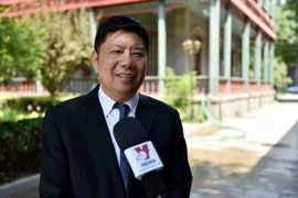 Giáo sư Hứa Lợi Bình - Giám đốc Trung tâm nghiên cứu Đông Nam Á thuộc Viện Khoa học xã hội Trung Quốc -trả lời phỏng vấn phóng viên TTXVN tại Bắc Kinh. (Ảnh: Thành Dương/TTXVN)