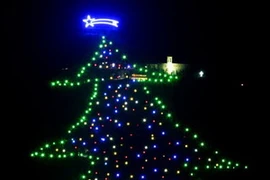 Italy có cây thông Noel ánh sáng lớn nhất thế giới 2013
