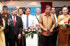 Triển lãm giao lưu mỹ thuật giữa nghệ sỹ Lào và Việt Nam