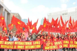 Míttinh trước trụ sở Hội đồng châu Âu để phản đối Trung Quốc