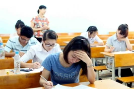  “Bay đến tương lai” hỗ trợ học sinh miền Trung dự thi đại học