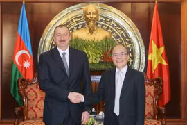 Chủ tịch Quốc hội Nguyễn Sinh Hùng tiếp Tổng thống Azerbaijan