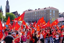 Người Việt tại Thụy Điển tuần hành phản đối Trung Quốc