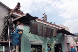 Hà Tĩnh: Lốc xoáy làm 1 người chết, hơn 300 nhà tốc mái