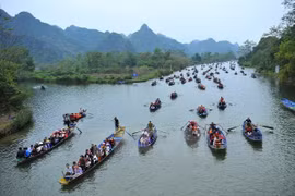 Du khách trảy hội chùa Hương. (Nguồn: TTXVN)