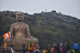 Tượng Phật hoàng Trần Nhân Tông trong di tích Yên Tử. (Ảnh: CTV/Vietnam+)
