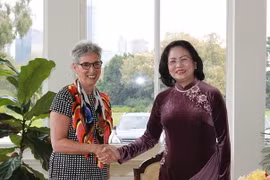 Phó Chủ tịch nước Đặng Thị Ngọc Thịnh gặp Thống đốc bang Victoria, bà Linda Marion Dessau. (Ảnh: Quang Hải/TTXVN) 