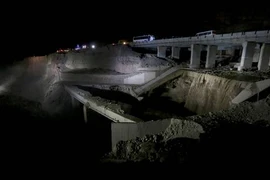 Vị trí nơi chiếc xe buýt bị mưa lũ cuốn trôi. (Nguồn:AP)