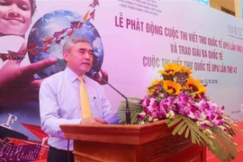 Thứ trưởng Bộ Thông tin và Truyền thông Nguyễn Minh Hồng phát động cuộc thi Viết thư Quốc tế UPU lần thứ 48. (Ảnh: Nguyễn Oanh/TTXVN)