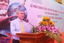 Thứ trưởng Bộ Thông tin và Truyền thông Nguyễn Minh Hồng phát động cuộc thi Viết thư Quốc tế UPU lần thứ 48. (Ảnh: Nguyễn Oanh/TTXVN)