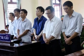 Các bị cáo tại phiên xét xử sơ thẩm. (Ảnh: Thanh Sang/TTXVN)