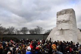 Người dân tham dự lễ tưởng niệm Martin Luther King tại Washington DC., Mỹ ngày 15/1. (Nguồn: THX/TTXVN)