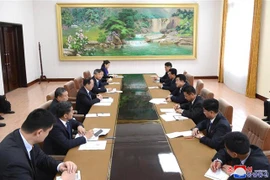 Phái đoàn phụ trách thể thao Trung Quốc và Triều Tiên thảo luận về tăng cường hợp tác tại Bình Nhưỡng ngày 9/10/2018. (Ảnh: Yonhap/TTXVN)