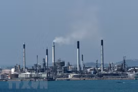 Cơ sở khai thác dầu trên đảo Bukom, ngoài khơi Singapore ngày 19/2. (Nguồn: AFP/TTXVN)