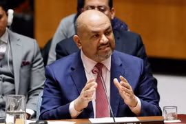 Đại sứ Yemen tại LHQ Khaled Hussein Mohamed Alyemany (phía trước) tại phiên họp của Hội đồng Bảo an Liên hợp quốc về Yemen ở New York (Mỹ) ngày 17/4. (Nguồn: THX/TTXVN)
