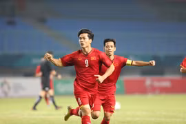 Công Phượng sắm vai người hùng khi ghi bàn thắng duy nhất giúp Olympic Việt Nam chiến thắng. (Ảnh: Hoàng Linh/TTXVN)